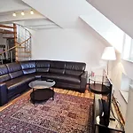duplex apartment - city centre - airconditioned - netflix - 2 balconies